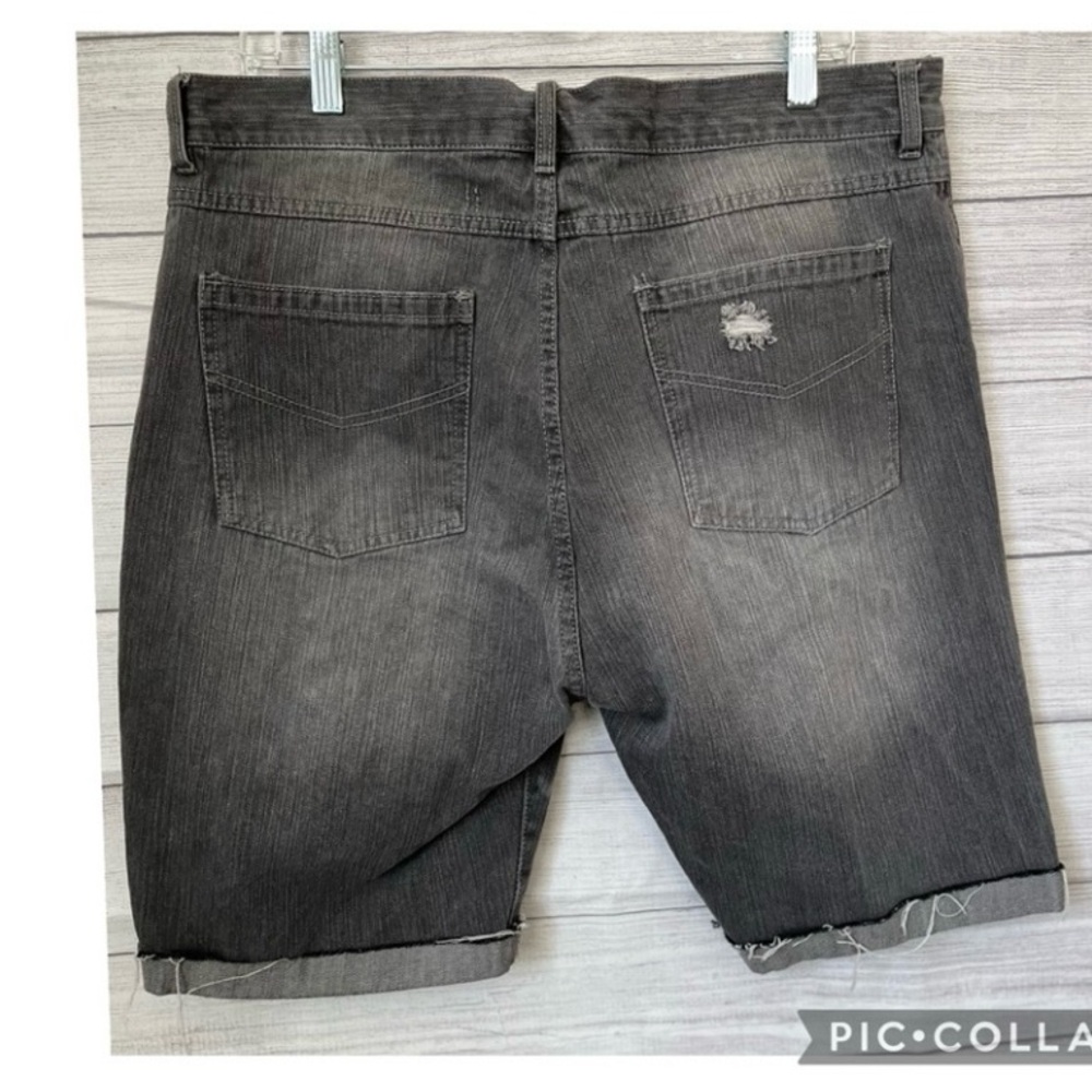 CSG CHAMPS SPORTS MENS DENIM SHORTS BLACK WASH DISTRESSED RIPPED - Picture 4 of 5